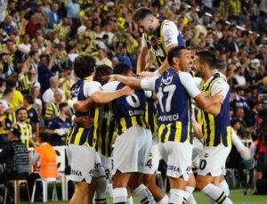 Trendyol Süper Lig: Fenerbahçe: 2 – Başakşehir: 0 (Maç devam ediyor)