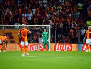 UEFA Şampiyonlar Ligi: Galatasaray: 0 – Kopenhag: 1 (İlk yarı)