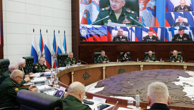 Ukrayna’nın öldürdüğünü iddia ettiği Rus komutan, Rusya Savunma Bakanlığı toplantısında görüntülendi