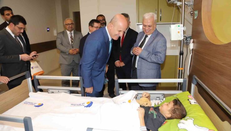 YÖK Başkanı Özvar’dan İnönü Üniversitesi Karaciğer Nakli Enstitüsüne övgü