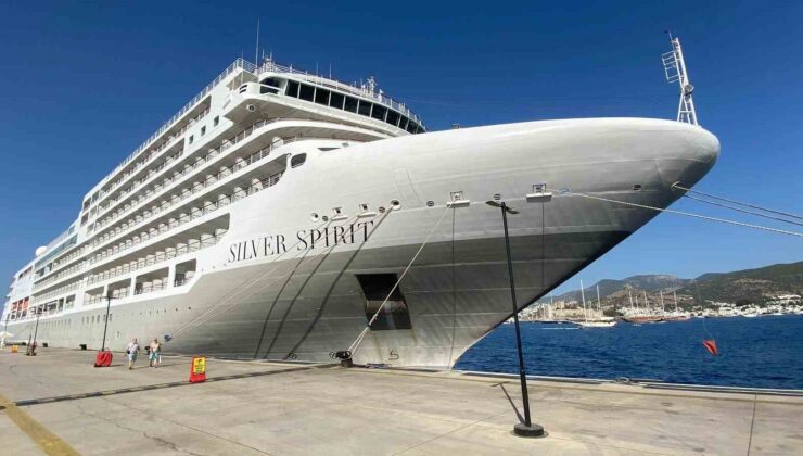 Yolcu gemisi “Silver Spirit” Bodrum’a 584 yolcu getirdi