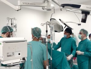 60 ülkeden 2 bin doktora, Türk cerrahtan eğitim niteliğinde ameliyat