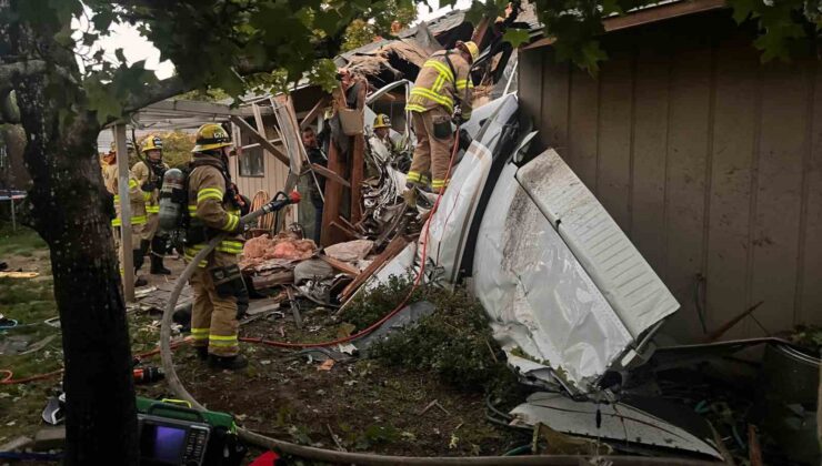 ABD’de küçük uçak evin üzerine düştü: 2 ölü