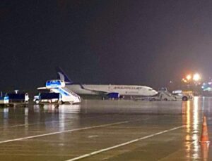 Ankara’dan Rize’ye gelen uçak, yıldırım isabet edince Trabzon’a mecburi iniş yaptı