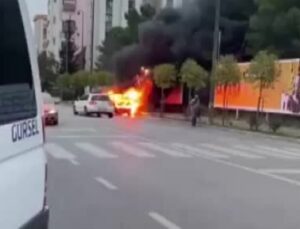 Ataşehir’de seyir halindeyken alev alan otomobil yandı