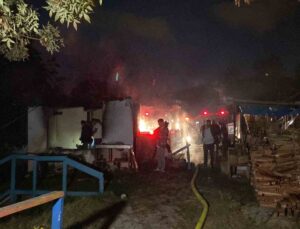 Avcılar’da aile çay bahçesinde yangın: Alandaki restoran ve 2 baraka ev alev alev yandı