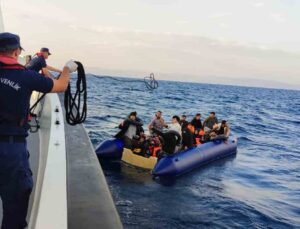 Ayvalık açıklarında 108 düzensiz göçmen kurtarıldı