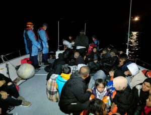 Ayvalık’ta 47 düzensiz göçmen Sahil Güvenlik’ten kaçamadı