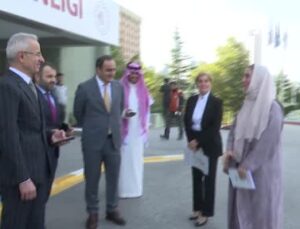 Bakan Uraloğlu, Suudi Arabistan Hac ve Umre Bakanı Tevfik er-Rebia ile bir araya geldi