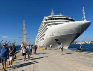 Bodrum’a 2 gemi ile 717 turist geldi