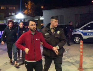 Bursa’da bir adrese yapılan operasyonda 31 kaçak göçmen yakalandı