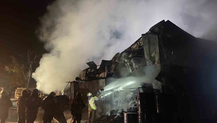 Çatalca’da kömür jeli üretimi yapan fabrika alev alev yandı