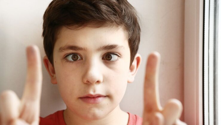 Çocuklarda erken tedavi edilmeyen göz bozuklukları şaşılığa neden oluyor