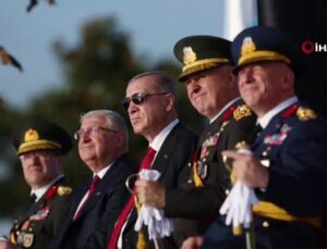 Cumhurbaşkanı Erdoğan, 100 geminin İstanbul Boğazı’ndan geçişini izledi