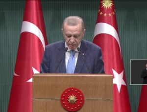 Cumhurbaşkanı Erdoğan: “2024 yılı kredi burs rakamı lisans öğrencilerine 2 bin TL’ye yüksek lisans öğrencileri için 4 bin TL’ye doktora öğrenciler içinse 6 bin TL’ye çıkarıyoruz”