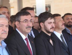 Cumhurbaşkanı Yardımcısı Yılmaz, AK Parti eski milletvekilinin cenazesine katıldı