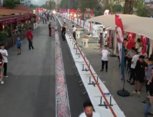 Cumhuriyetin 100. yılını 100 metrelik boru kebapla kutladı