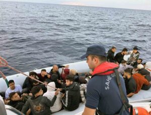 Datça’da 49 düzensiz göçmen kurtarıldı, 60 göçmen yakalandı