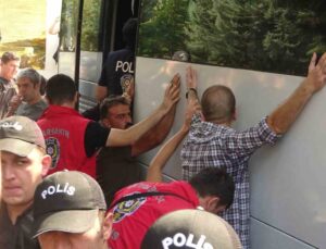 Diyarbakır’da izinsiz yürüyüşte 100 gözaltı
