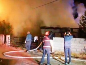 Edirne’de yangın: 2 ev hasar gördü