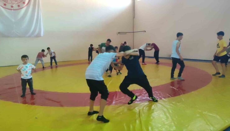 Erzurum’da geleceğin güreşçileri yetiştiriliyor