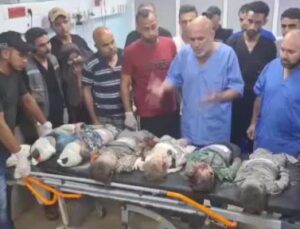 Filistinli doktor çocukların cenazesi önünde isyan etti: “Bu çocukların suçu ne?”