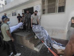 Gazze’deki El Şifa Hastanesi’nin önü cenazelerle doldu