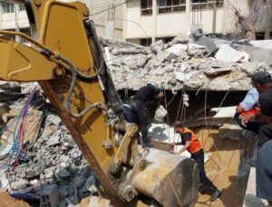 Gazze’deki enkazlarda arama-kurtarma çalışmaları devam ediyor