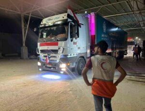 Gazze’ye 4. yardım konvoyu Refah Sınır Kapısı’ndan giriş yaptı
