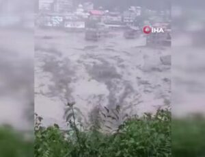 Hindistan’daki sel felaketinde 10 ölü, 22 yaralı