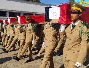 Humus’taki harp okulu mezuniyet töreni saldırısında ölenler için cenaze töreni düzenlendi