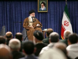 İran dini lideri Hamaney: “Müslüman ülkeler bu savaş suçları karşısında pasif kalmamalı”