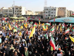 İran’da on binlerce kişiden İsrail protestosu