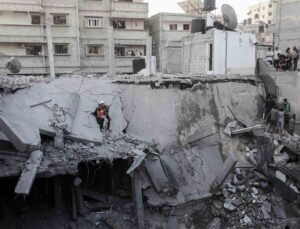 İsrail Gazze’de 3 binayı vurdu