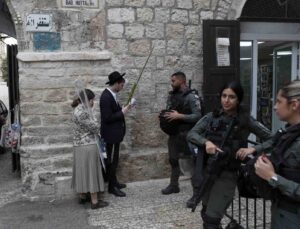 İsrail polisi, Kudüs’te kiliseye tüküren fanatik Yahudileri gözaltına aldı