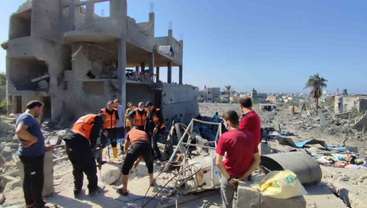 İsrail saldırısında yıkılan binanın enkazında 20 kişiyi arama çalışmaları sürüyor