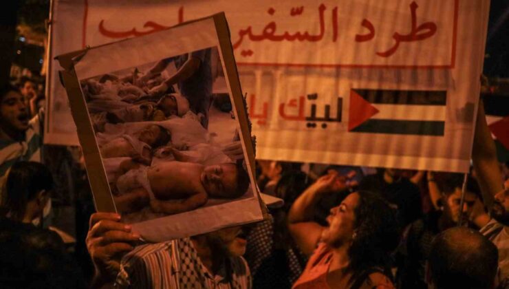 İsrail’in Gazze bombardımanı Fransa’nın Tunus Büyükelçiliği önünde protesto edildi