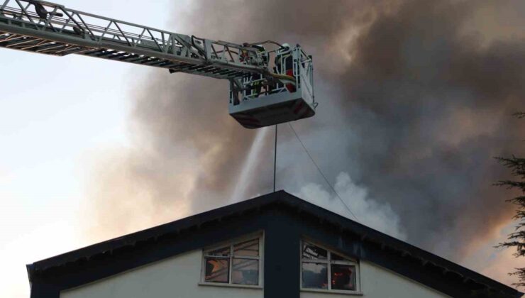 Kayseri’deki fabrika yangını 69 itfaiye personeli ile söndürüldü