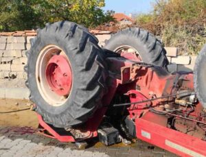 Kırklareli’nde traktör devrildi: 2 yaralı