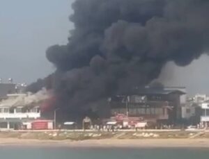 Mersin’de bir restoran alev alev yandı