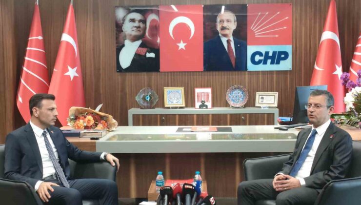Özgür Özel’den CHP İl Başkanı Özgür Çelik’e tebrik ziyareti