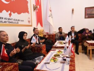 Pursaklar Belediye Başkanı Çetin mevlit programına katıldı