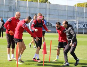 Sivasspor’da futbolculara gözü kapalı antrenman