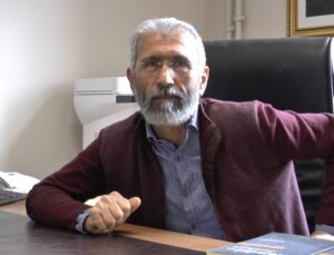 Terör örgütü elebaşı Öcalan’ın açıklamasını paylaşan profesör görevden uzaklaştırıldı