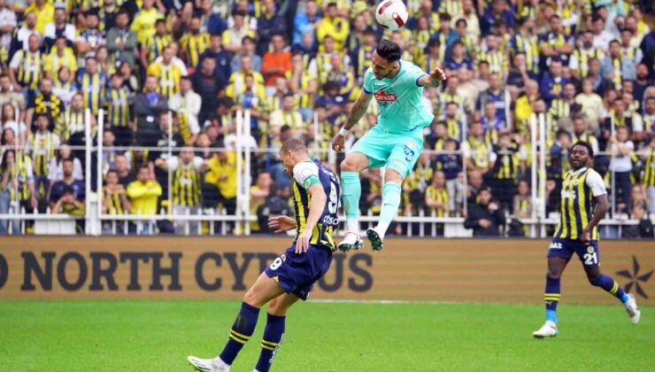 Trendyol Süper Lig: Fenerbahçe: 1 – Çaykur Rizespor: 0 (İlk yarı)