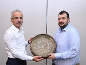 Ulaştırma Bakanı Uraloğlu, BAE Yatırım Bakanı Al Suwaidi ile bir araya geldi