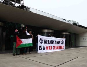 Uluslararası Ceza Mahkemesi’nde İsrail karşıtı protesto: “Netanyahu bir savaş suçlusu”