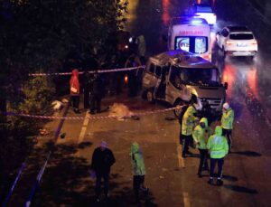 16 yaşındaki sürücünün kullandığı minibüs ağaca çarptı: 3 ölü, 4 yaralı