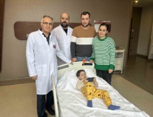 2 buçuk yaşındaki Gürcü Sandro, Türkiye’de hayata tutundu