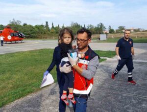 2 yaşındaki kız çocuğunun yardımına ambulans helikopter yetişti